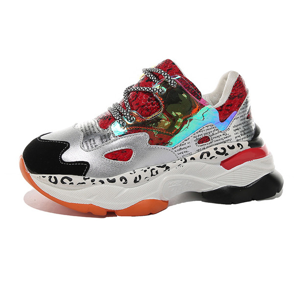 ÚJ Modern női tornacipő színes rátéttel és durva talppal