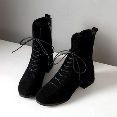 Aktuális női csizma öko velúrból, vastag sarkú fekete és barna színben