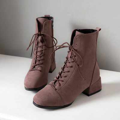 Aktuális női csizma öko velúrból, vastag sarkú fekete és barna színben