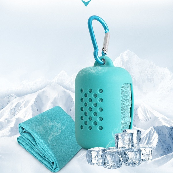 Преносима бързо съхнеща кърпа за пътуване със силиконов калъф в пет цвята 