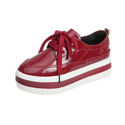 Piros és fekete fűzős modern női cipő