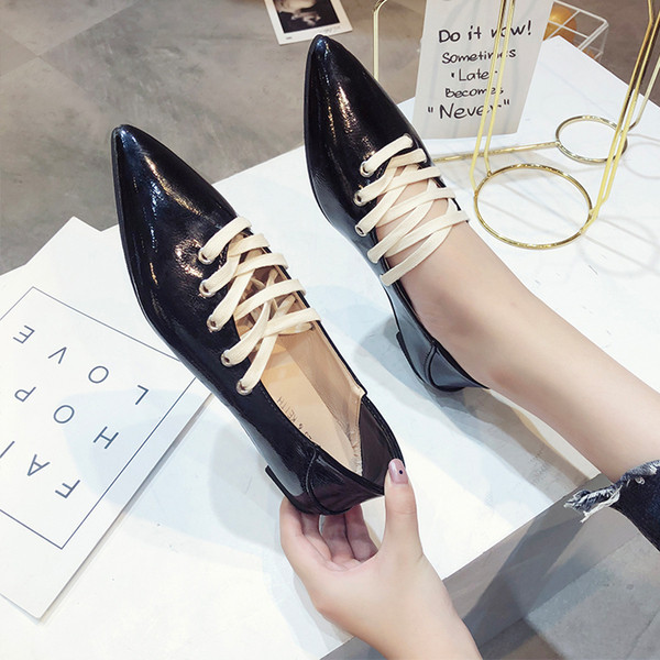 Pantofi de damă cu șireturi model ascuțit în roșu și negru