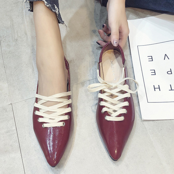 Pantofi de damă cu șireturi model ascuțit în roșu și negru