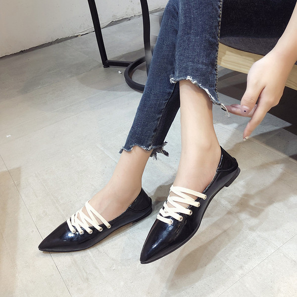 Pantofi de damă cu șireturi model ascuțit în roșu și negru