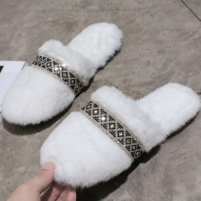 Papuci de puf pentru femei cu un element - pietre în alb și negru