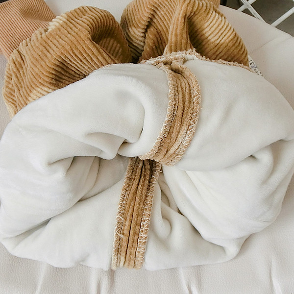 Μοντέρνα παιδικά παντελόνια denim για κορίτσια και αγόρια σε διάφορα χρώματα