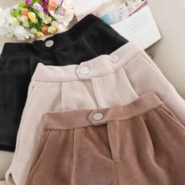 Pantaloni scurți de iarnă de damă în trei culori