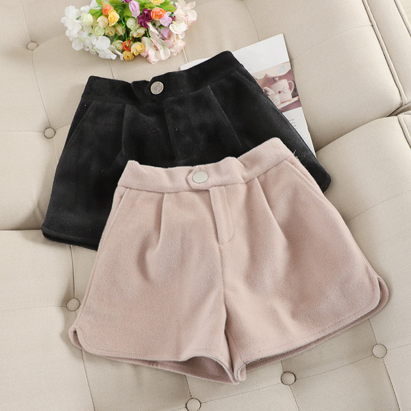 Pantaloni scurți de iarnă de damă în trei culori