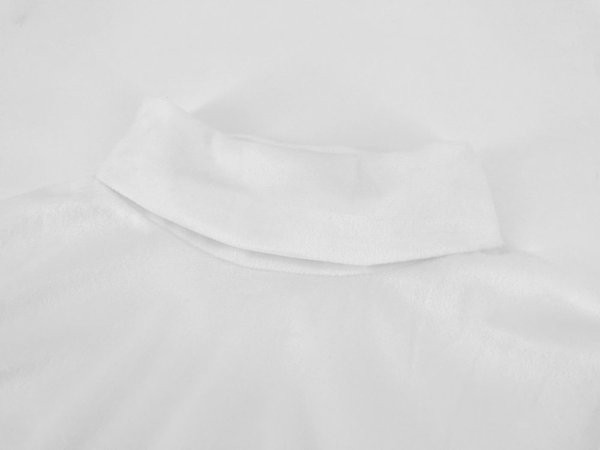 Γυναικείο κοντό φόρεμα  για το φθινοπώρου με μεγάλο κολάρο και μακρύ μανίκι σε λευκό χρώμα