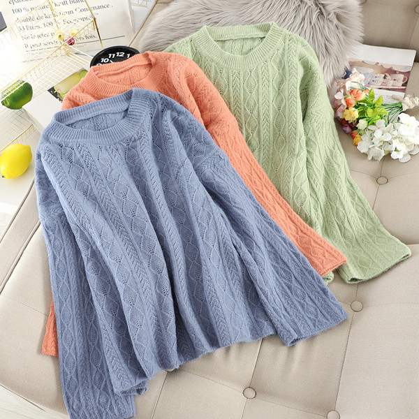 Női pehelypulóver ovális nyakkivágással, több színben
