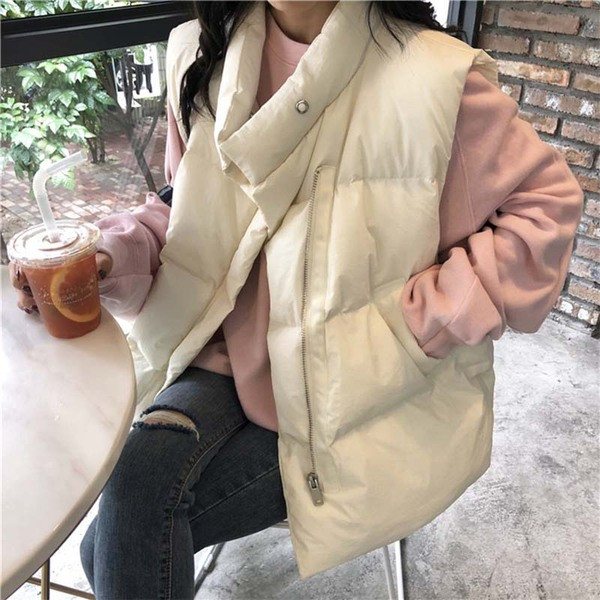 Vesta de dama alb si negru cu fermoar si buzunare