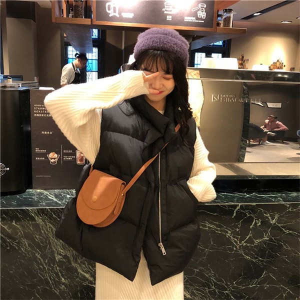 Vesta de dama alb si negru cu fermoar si buzunare