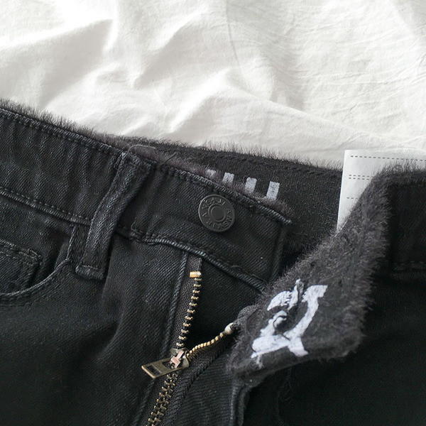 Model nou de blugi de dama cu talie inalta si buzunare in negru