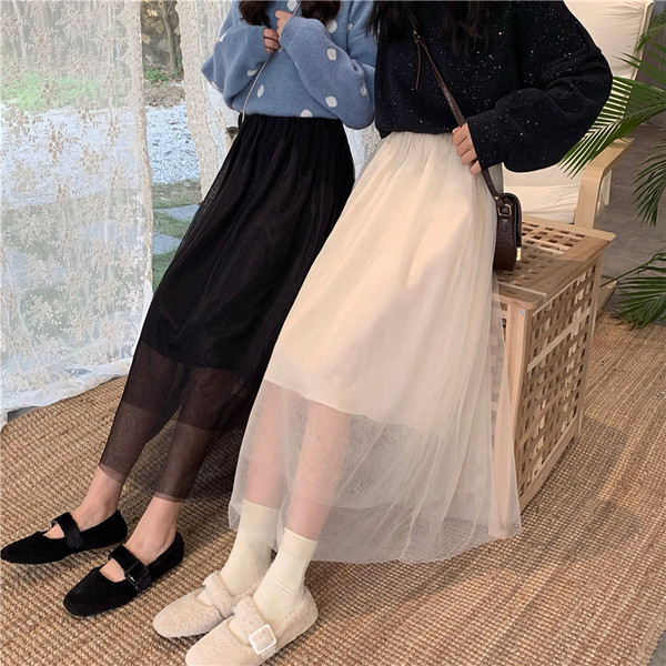 Fusta cu croiala lunga in alb si negru cu tul