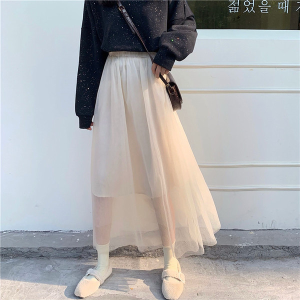 Fusta cu croiala lunga in alb si negru cu tul