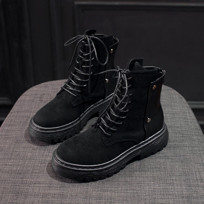 Casual γυναικείες χειμωνιάτικες μπότες σε μαύρο και μπεζ χρώμα