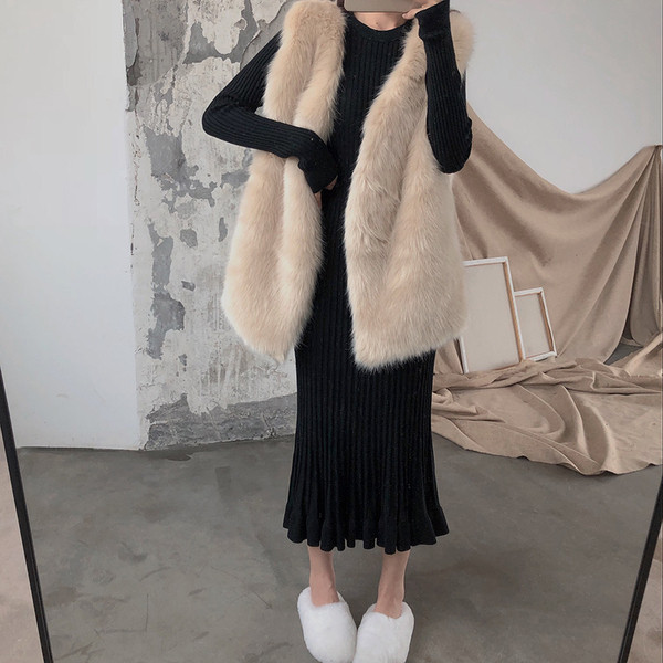 Vesta lunga din par artificial de culoare bej