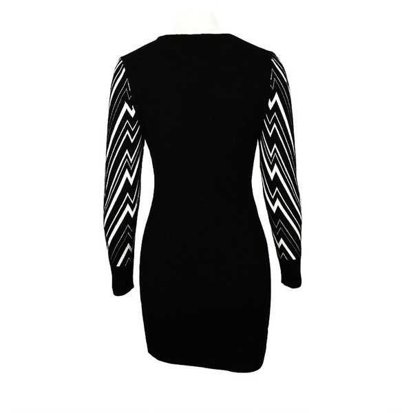 Modern női rövid ruha magas gallérral és hosszú ujjú fekete színben