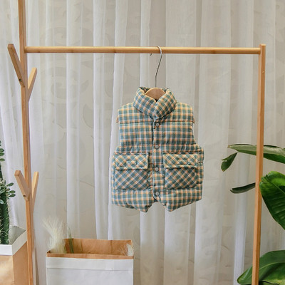 Noul model de vestă pentru copii în carouri pentru băieți în verde și portocaliu