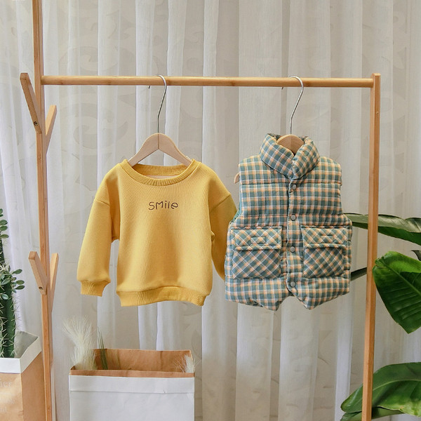 Noul model de vestă pentru copii în carouri pentru băieți în verde și portocaliu