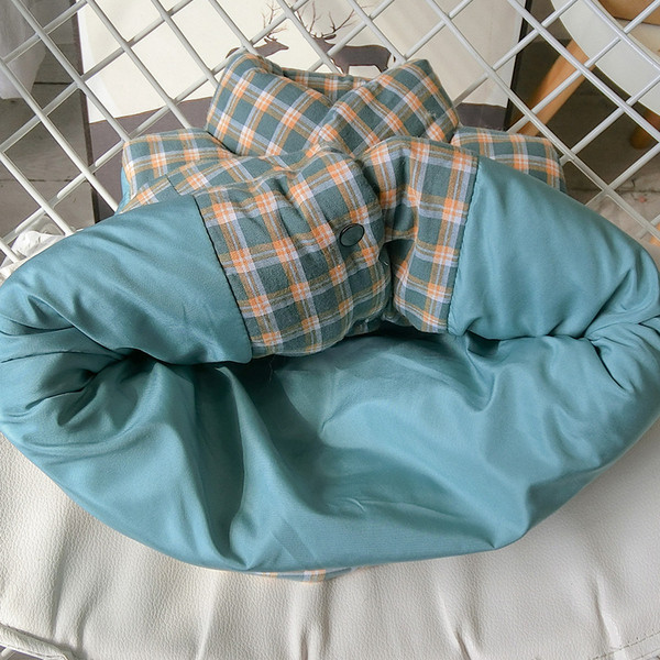 Noul model de vestă pentru copii în carouri pentru băieți în verde și portocaliu