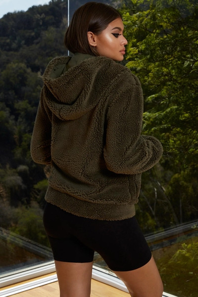 Μοντέρνο γυναικείο φούτερ με κουκούλα και τσέπες σε τρία χρώματα