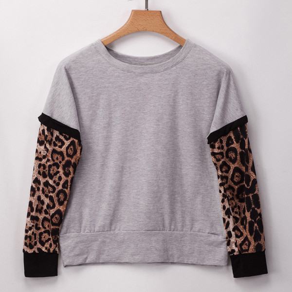 Καθημερινό γυναικείο πουλόβερ με ωοειδές ντεκολτέ και ζωικό μοτίβο σε τρία χρώματα