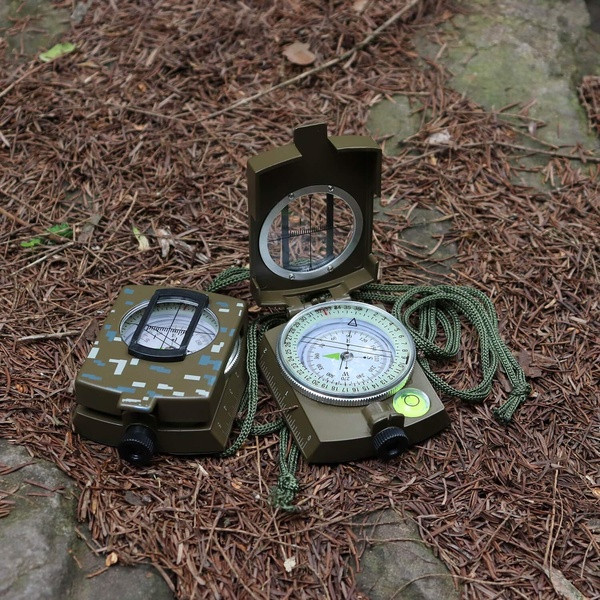 Busolă tactică multifuncțională militară rezistentă la șocuri și la apă - două modele