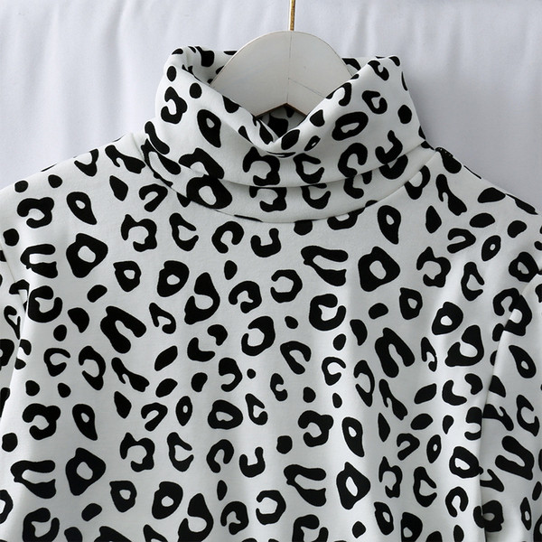 Καθημερινή γυναικεία μπλούζα με κολάρο και ζωικό μοτίβο σε διάφορα χρώματα