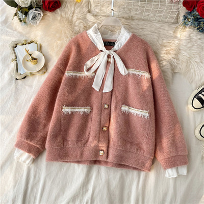 Palton de dama modern cu nasturi in alb si roz