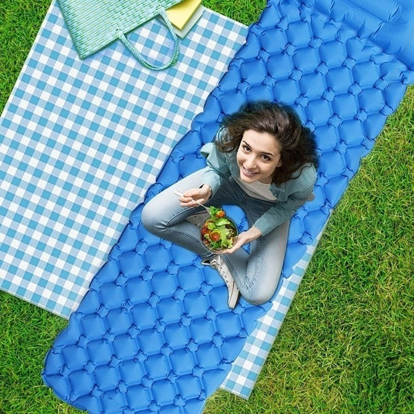 Sac de dormit gonflabil cu perna incorporata in albastru, verde si portocaliu