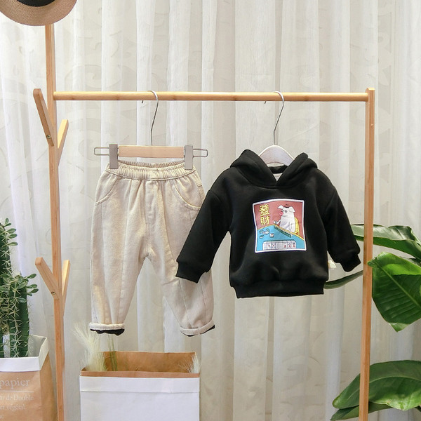 Hanorac pentru copii model nou cu gluga si aplicatie pentru baieti