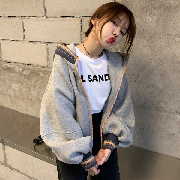 Γυναικείο φούτερ με φερμουάρ σε γκρι και μαύρο χρώμα