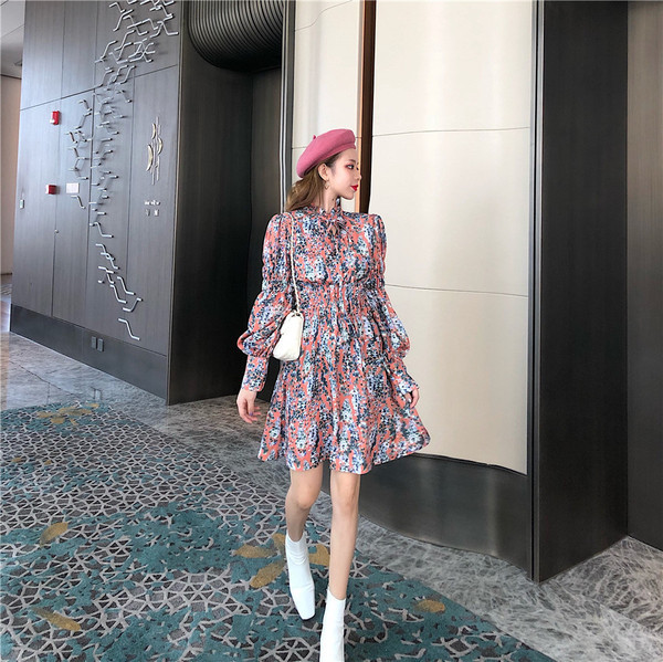 Μοντέρνο γυναικείο φόρεμα  με ελαστική μέση και floral τύπωμα