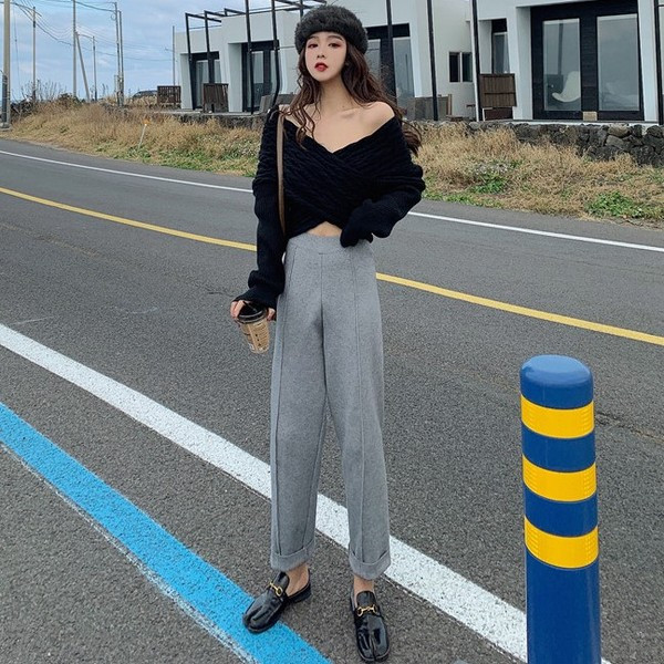 Γυναικείο πουλόβερ με γυμνούς ώμους σε μαύρο, μπλε και μπορντό χρώμα