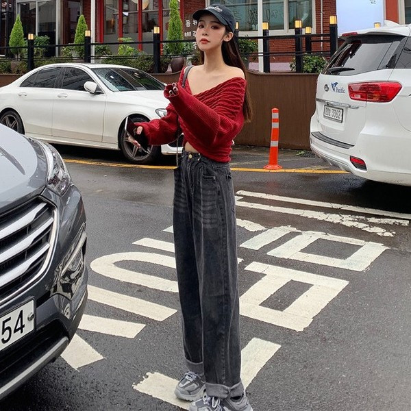 Γυναικείο πουλόβερ με γυμνούς ώμους σε μαύρο, μπλε και μπορντό χρώμα