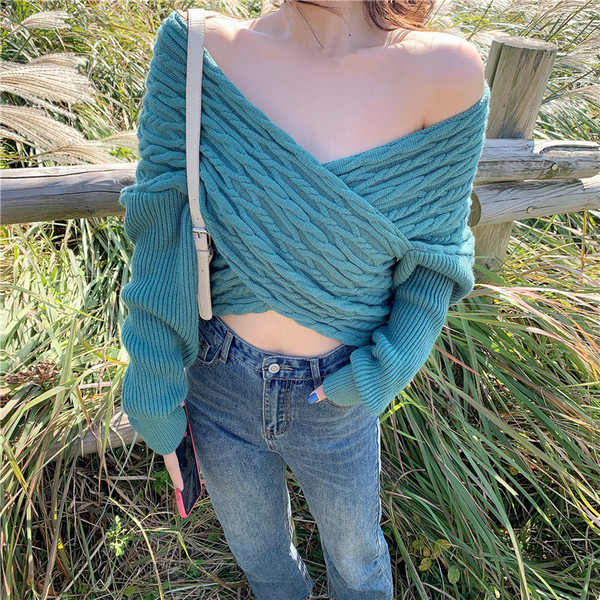 Γυναικείο πουλόβερ με γυμνούς ώμους σε μαύρο, μπλε και μπορντό χρώμα