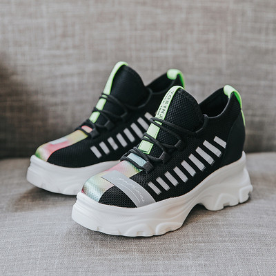 Καθημερινά γυναικεία αθλητικά παπούτσια με πολύχρωμη εφαρμογή σε διάφορα χρώματα