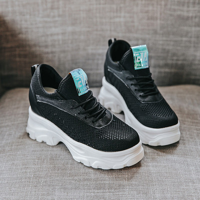 Καθημερινά γυναικεία αθλητικά παπούτσια με πολύχρωμη εφαρμογή σε διάφορα χρώματα