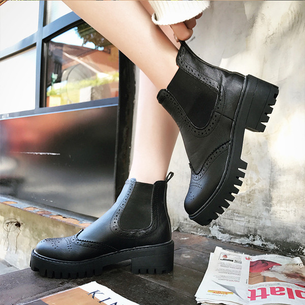 Cizme de dama stilate cu talpa aspra de culoare neagra - doua modele