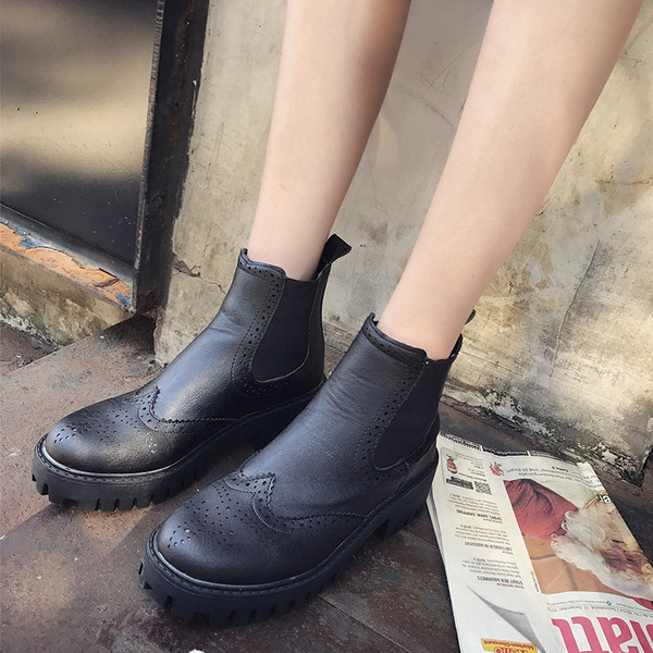 Cizme de dama stilate cu talpa aspra de culoare neagra - doua modele