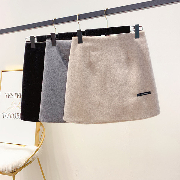 Modern női szoknya magas derékkal, három színben