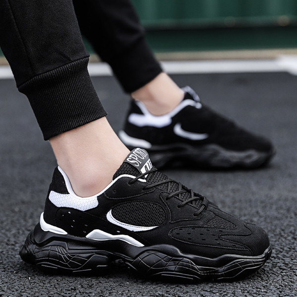 Férfi sportcipő fűzővel és durva talppal, három színben