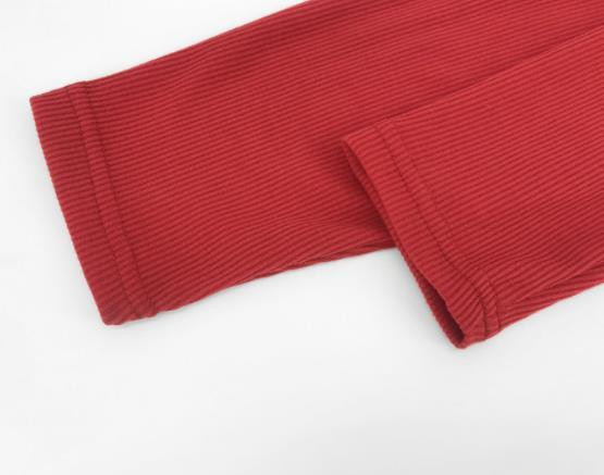 Bluză casual de damă cu guler înalt și inscripție în roșu