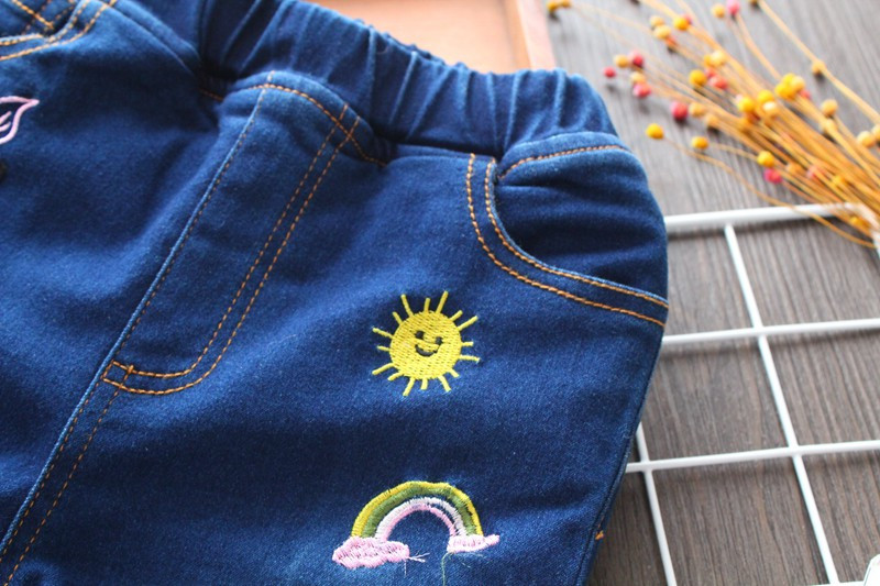 Aktuális gyerekfarmer hímzéssel lányoknak - kék színű