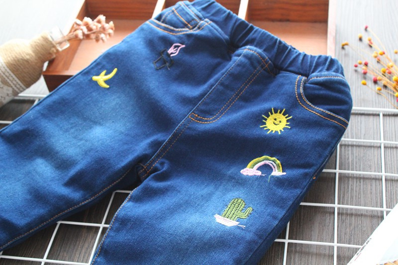 Aktuális gyerekfarmer hímzéssel lányoknak - kék színű