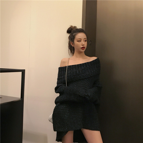 Pulover lung asimetric cu umerii goi in doua culori