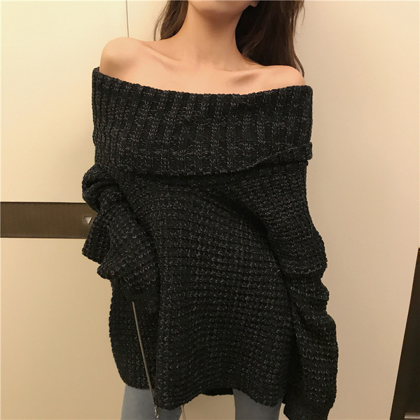 Pulover lung asimetric cu umerii goi in doua culori