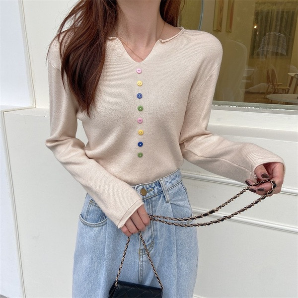 Bluză moale cu decolteu spitz cu nasturi colorați