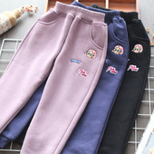 Μοντέρνο παιδικό αθλητικό μπουφάν σε κεντήματα μπλε, μαύρο και μοβ χρώμα